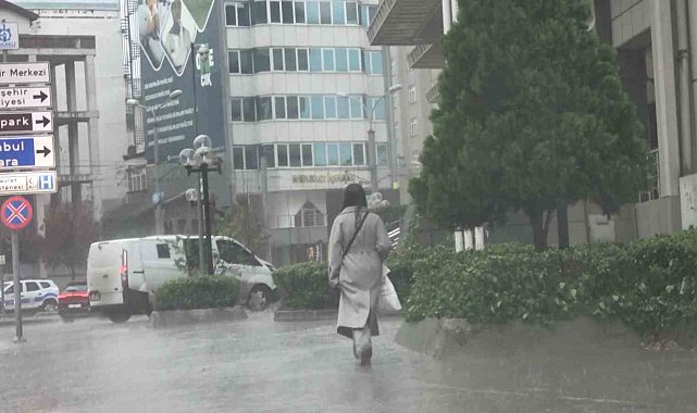 Kocaeli'de sağanak günlük yaşamı olumsuz etkiledi