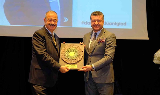 Konukoğlu: "İş dünyasında başarının temel unsurları dürüstlük, çalışkanlık ve insana yatırım yapmaktır"