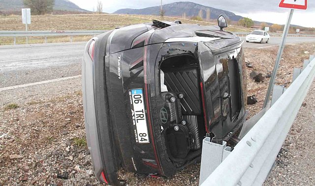 Konya'da kontrolden çıkan cip takla atarak karşı şeride geçti: 3 yaralı