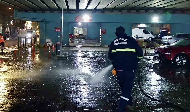 Körfez'de gece temizlik mesaisi