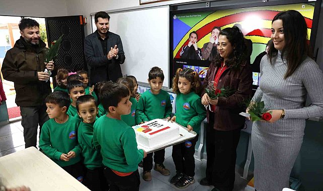 Köy okulunun fedakar öğretmenlerine öğrencilerinden sürpriz