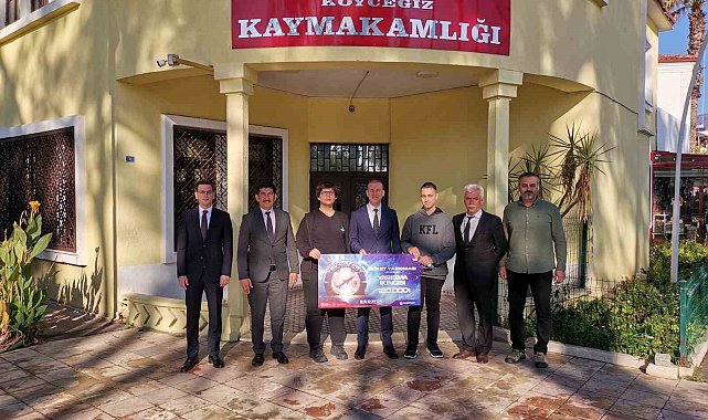 Köyceğiz Kaymakamı Maslak, Türkiye ikincisi olan takımı ödüllendirdi