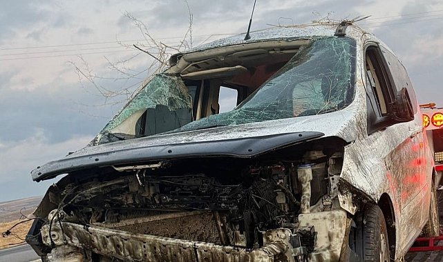 Kurtalan'da seyir halindeki araç takla attı: 4 yaralı