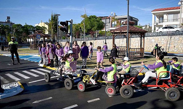 Kuşadası'nda trafik ve eğitim parkı ilk misafirlerini ağırladı
