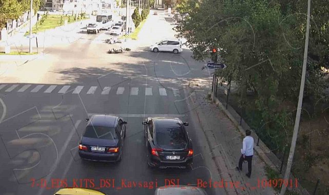 Kütahya'da trafik kazaları saniye saniye kameraya yansıdı