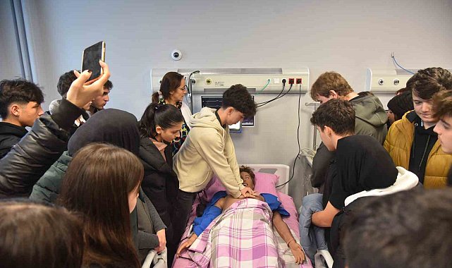 Lise öğrencileri Düzce Üniversitesi'ni gezdi