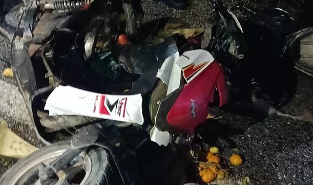 Manisa'da otomobil ile ekobis çarpıştı: 1'i ağır, 2 yaralı