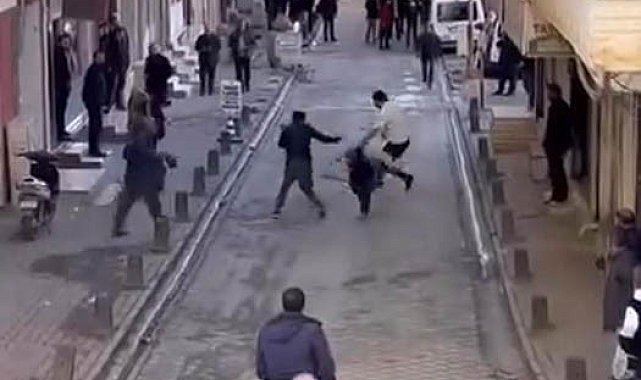 Mardin'de sokak ortasında sopalı kavga: 4 yaralı