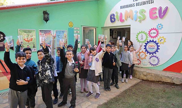 Marmaris'te minik eller toprakla buluştu