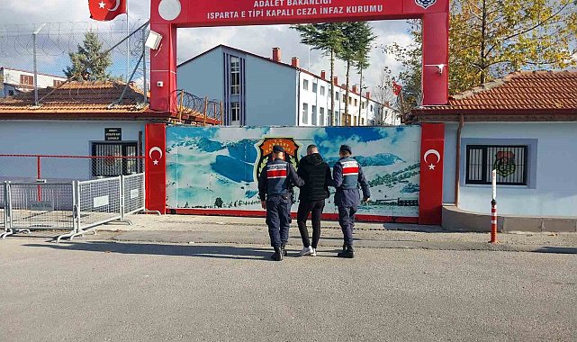 Maske ile girdiği evin sahibinin boğazına bıçak dayayıp hesabına 70 bin lira yatırttı
