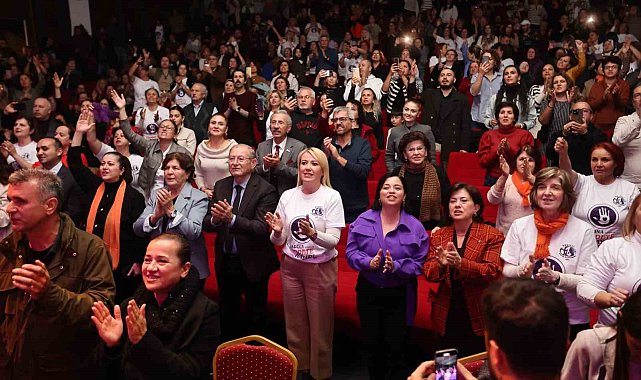 Merkezefendili kadınların performansı ayakta alkışlandı