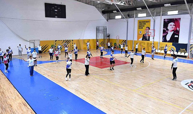 Mersin Büyükşehir Belediyesi gençleri fiziki yeterlilik sınavlarına hazırlıyor