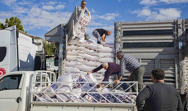 Mersin'de belediyeden üreticilere yem desteği