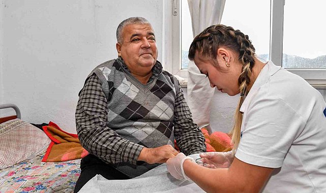 Mersin'de evde sağlık ve bakım hizmetleri sürüyor
