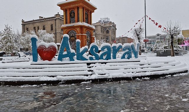 Mevsimin ilk karı Aksaray'ı beyaza bürüdü