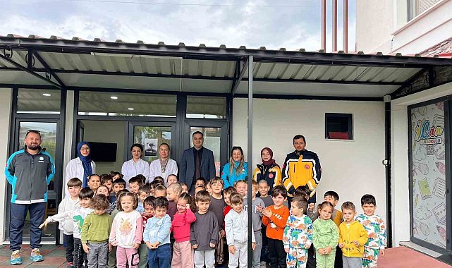Minik öğrencilere doğru diş fırçalama anlatıldı