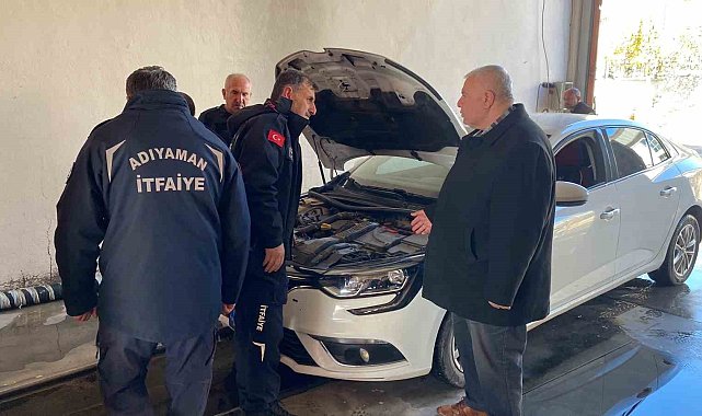 Motora sıkışan kediyi ekipler çıkardı