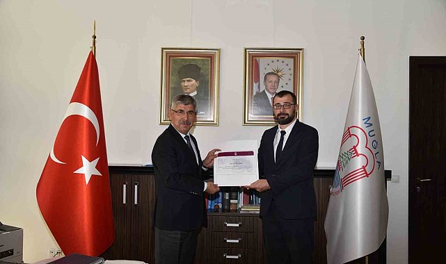 MUSKİ öğretim üyesi Sefergil'e "Yılın Eğitimcisi" ödülü