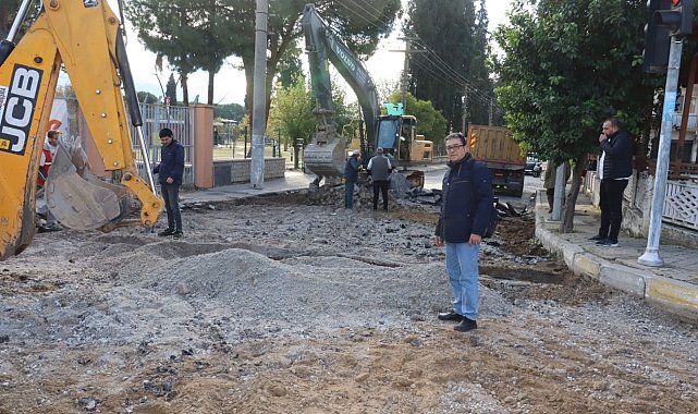Nazilli Belediyesi ekipleri yol yenileme çalışmalarına devam ediyor