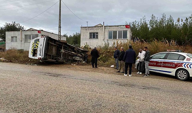 Öğrenci servisi takla attı: 2 yaralı