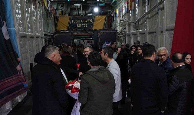 Öğretmenler "TCSG Güven" gemisi ile Boğazı gezdi