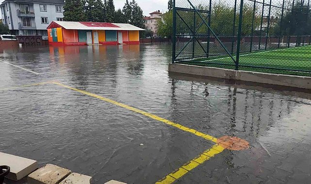 Ortaca'da şiddetli yağış su baskınlarına neden oldu