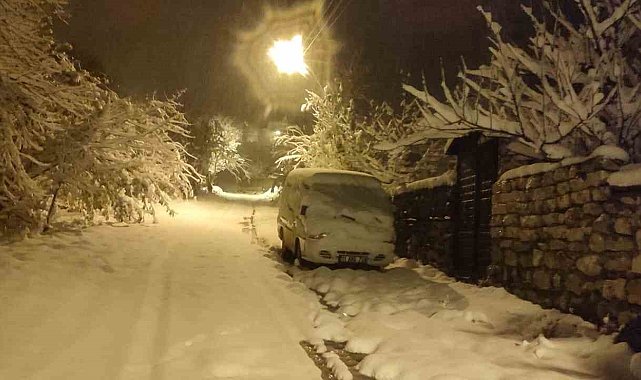 Osmaneli'nin yüksek kesimlerine mevsimin ilk karı yağdı
