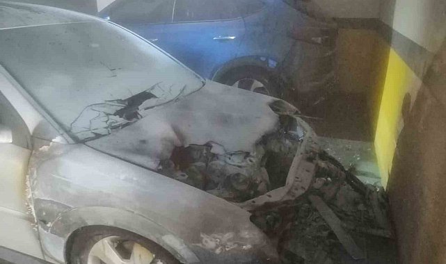 Otoparkta araç yangını paniğe neden oldu