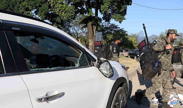 Pakistan'da Khan destekçilerinin gösterilerinde can kaybı 14'e yükseldi
