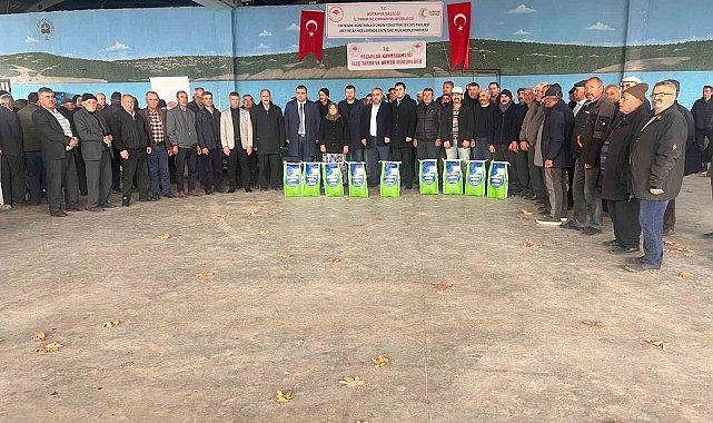 Pazarlar'da üreticilere 'Bordo bulamacı' dağıtıldı