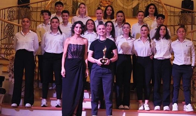 Pınar Konca Eskişehir Başarı Ödüllerinde Spor Özel Ödülünü Aldı