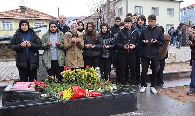 PKK'nın şehit ettiği Aybüke öğretmen mezarı başında dualarla anıldı