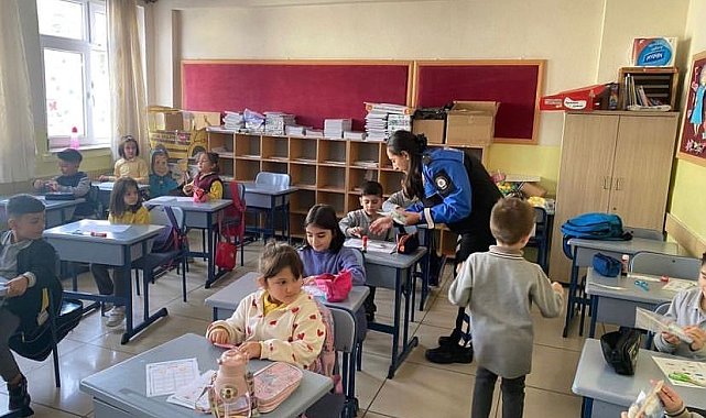 Polislerden ilkokul öğrencilerine &quot;güvenlik&quot; dersi
