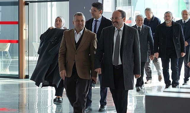 Rektör Çakmak birim ziyaretlerini sürdürüyor