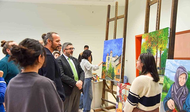 Rektör Kaplancıklı, resim atölyesini gezdi