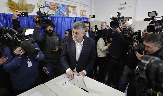 Romanya'da halk cumhurbaşkanlığı seçimi için sandık başında