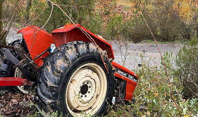 Sakarya'da ehliyetsiz sürücünün kontrolünden çıkan traktör devrildi: 1 ölü, 3 yaralı