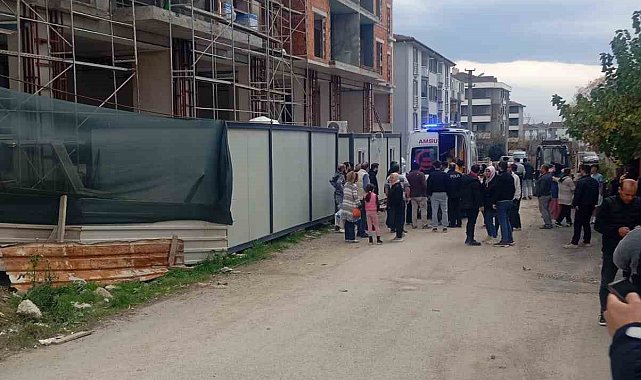 Sakarya'da inşaat iskelesinden düşen işçi ağır yaralandı