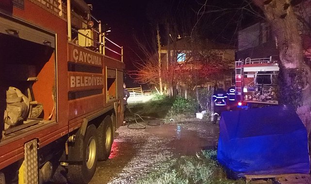 Samanlıkta başlayan yangın eve sıçradı: 5 kişi dumandan etkilendi