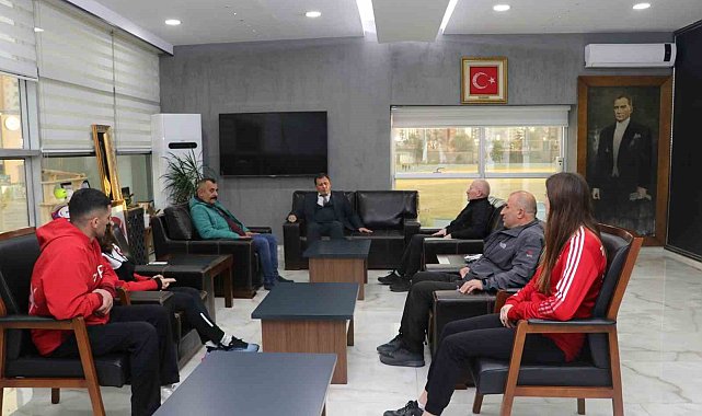 Şampiyonlardan Kabakcı'ya ziyaret