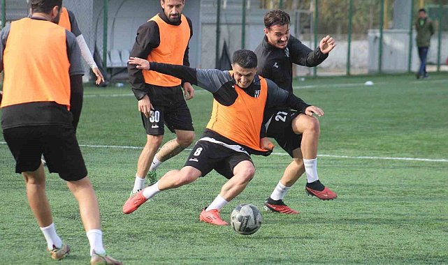 Şampiyonluk mücadelesi veren 2 takım kozlarını paylaşacak