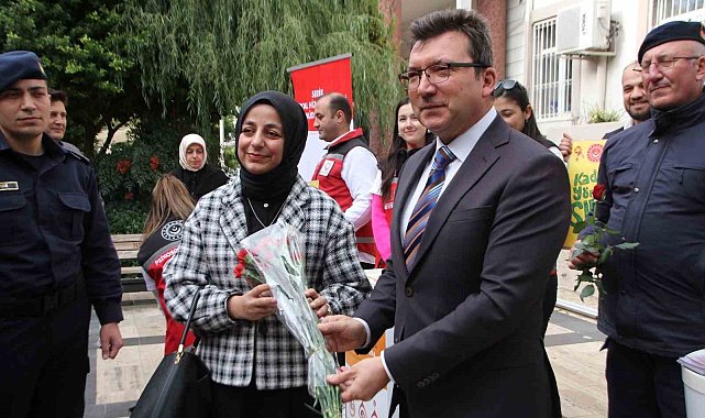 Serik'te kadına şiddete 'hayır' dediler