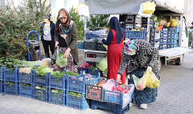 Seyyar manav ve fırın sayesinde ihtiyaçlarını karşılıyorlar
