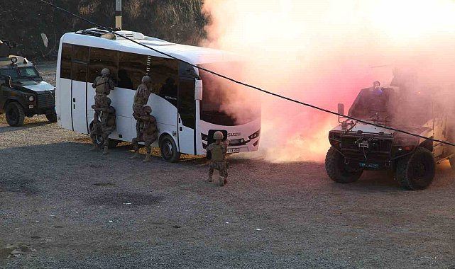 Şırnak'ta PÖH tatbikatında yerli ve milli silahlar kullanıldı