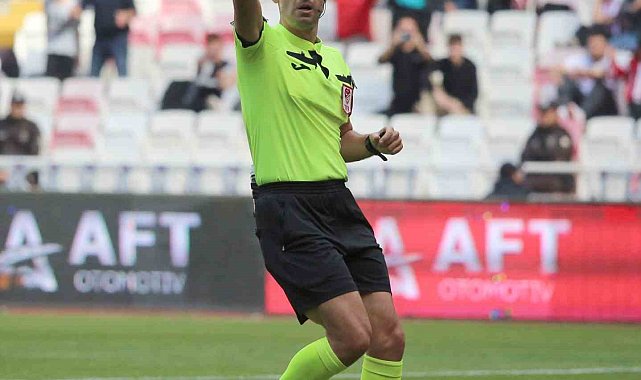 Sivasspor - Kasımpaşa maçının hakemi Burak Pakkan oldu