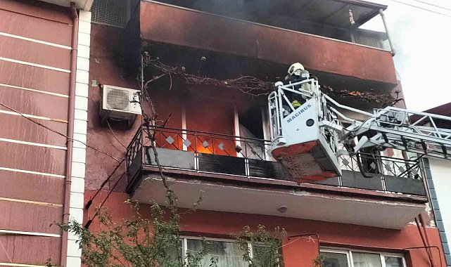 Sobadan çıkan yangında ev alev alev yandı: İtfaiye ekipleri evdeki hayvanları kurtardı
