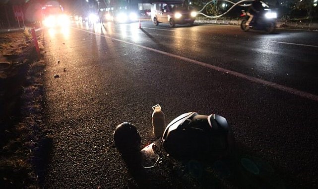 Tekirdağ'da devrilen aydınlatma direği, seyir halindeki sürücülerin üzerine düştü