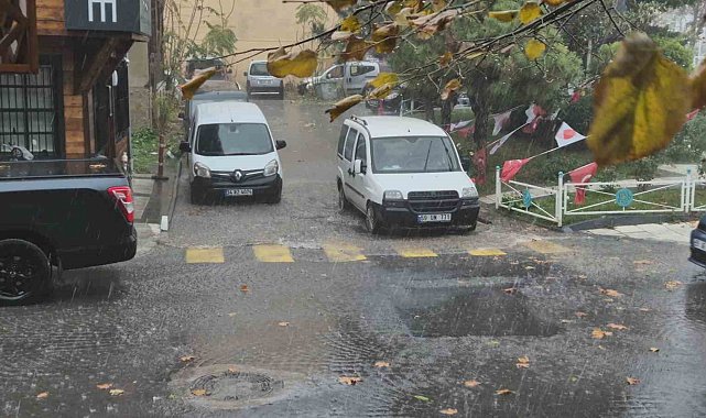 Tekirdağ'da fırtına ve şiddetli yağış hayatı felç etti
