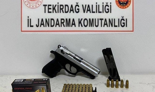 Tekirdağ'da iki araçta ruhsatsız silah ve fişek ele geçirildi