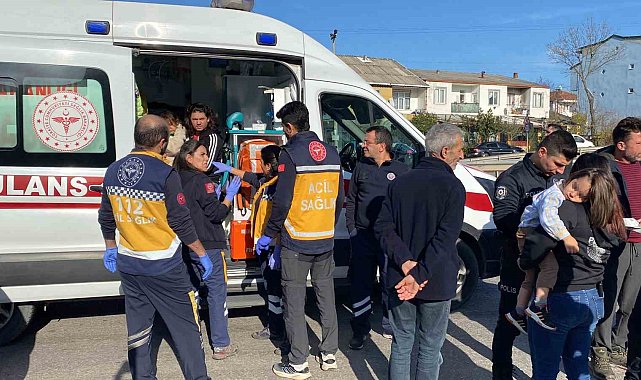 Tırla çarpışan Fiat Tofaş otomobil parçalandı: 4'ü çocuk 6 yaralı